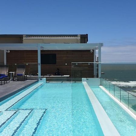 Blue Waters Hotel Durban Exterior photo Rooftop swimming pool