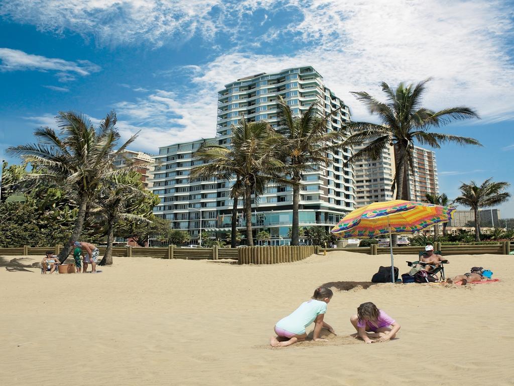 Blue Waters Hotel Durban Exterior photo The beach at the resort