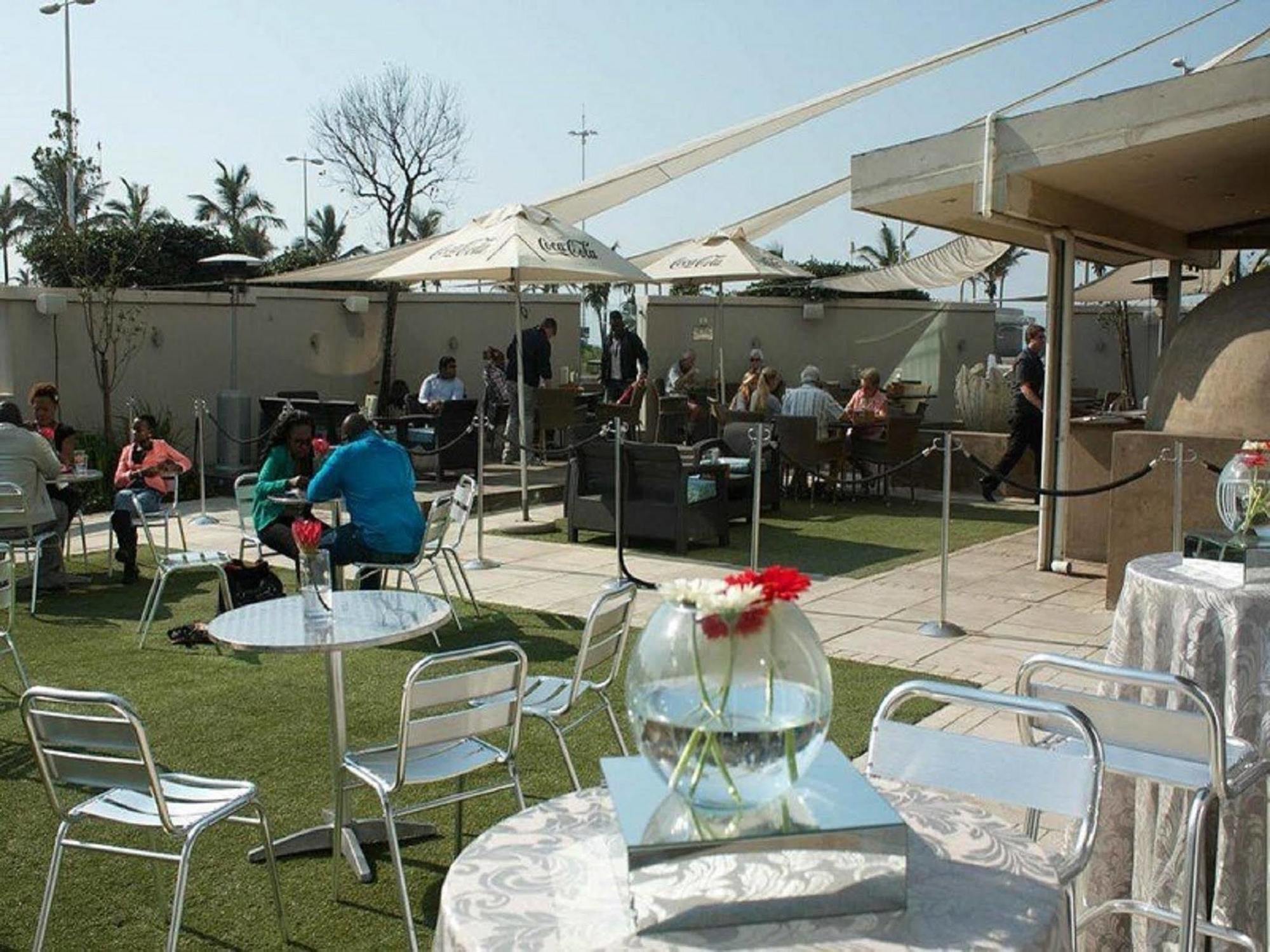 Blue Waters Hotel Durban Exterior photo The beach at the resort