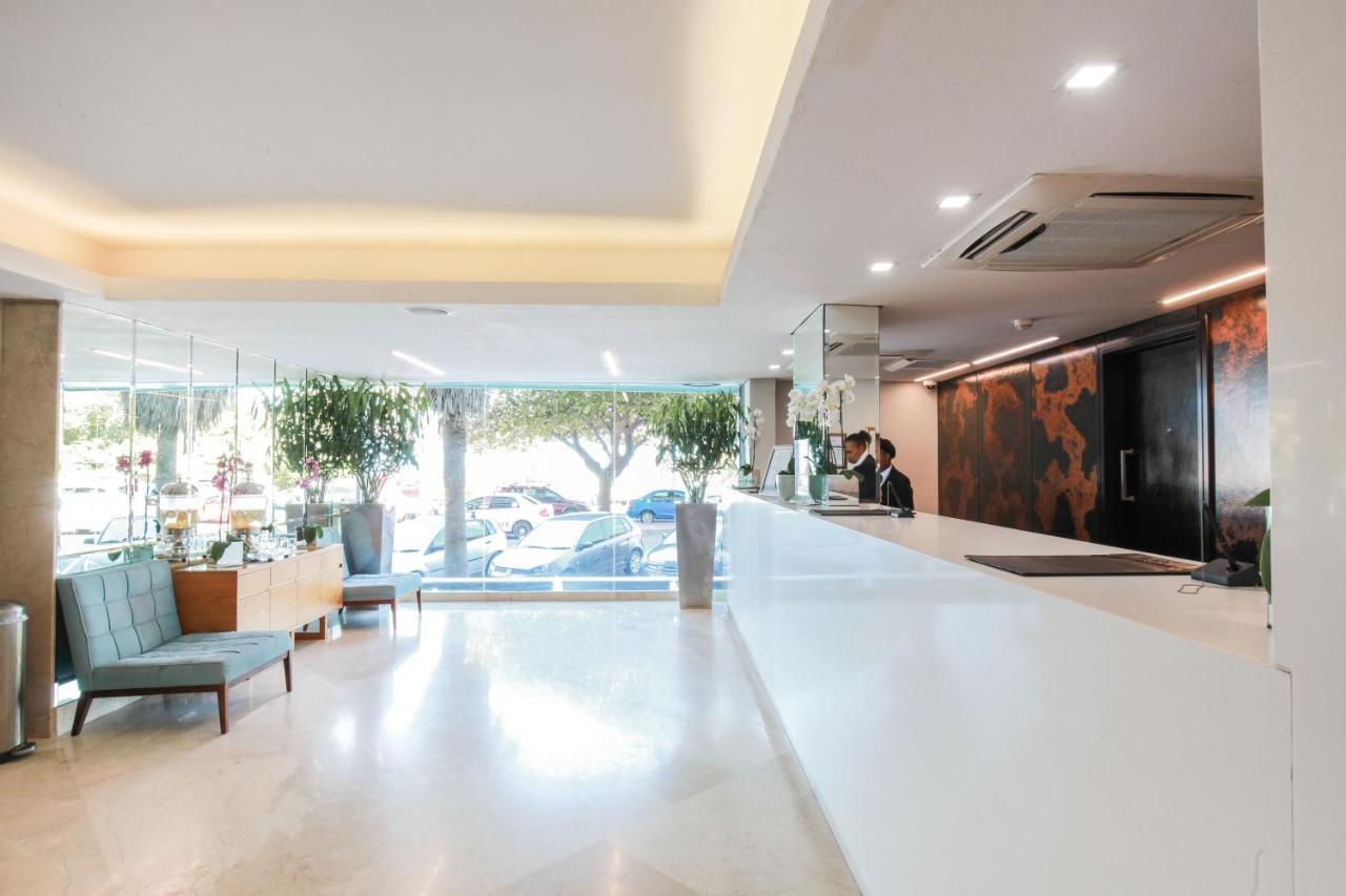 Blue Waters Hotel Durban Exterior photo Reception desk