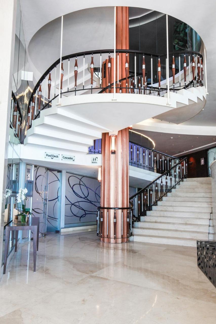 Blue Waters Hotel Durban Exterior photo "The hotel is located in the heart of the city, and is a short walk to the beach, shops, restaurants, and the marina."