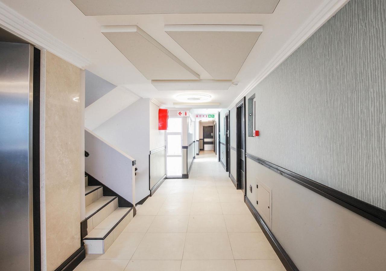 Blue Waters Hotel Durban Exterior photo The interior of a modern apartment building